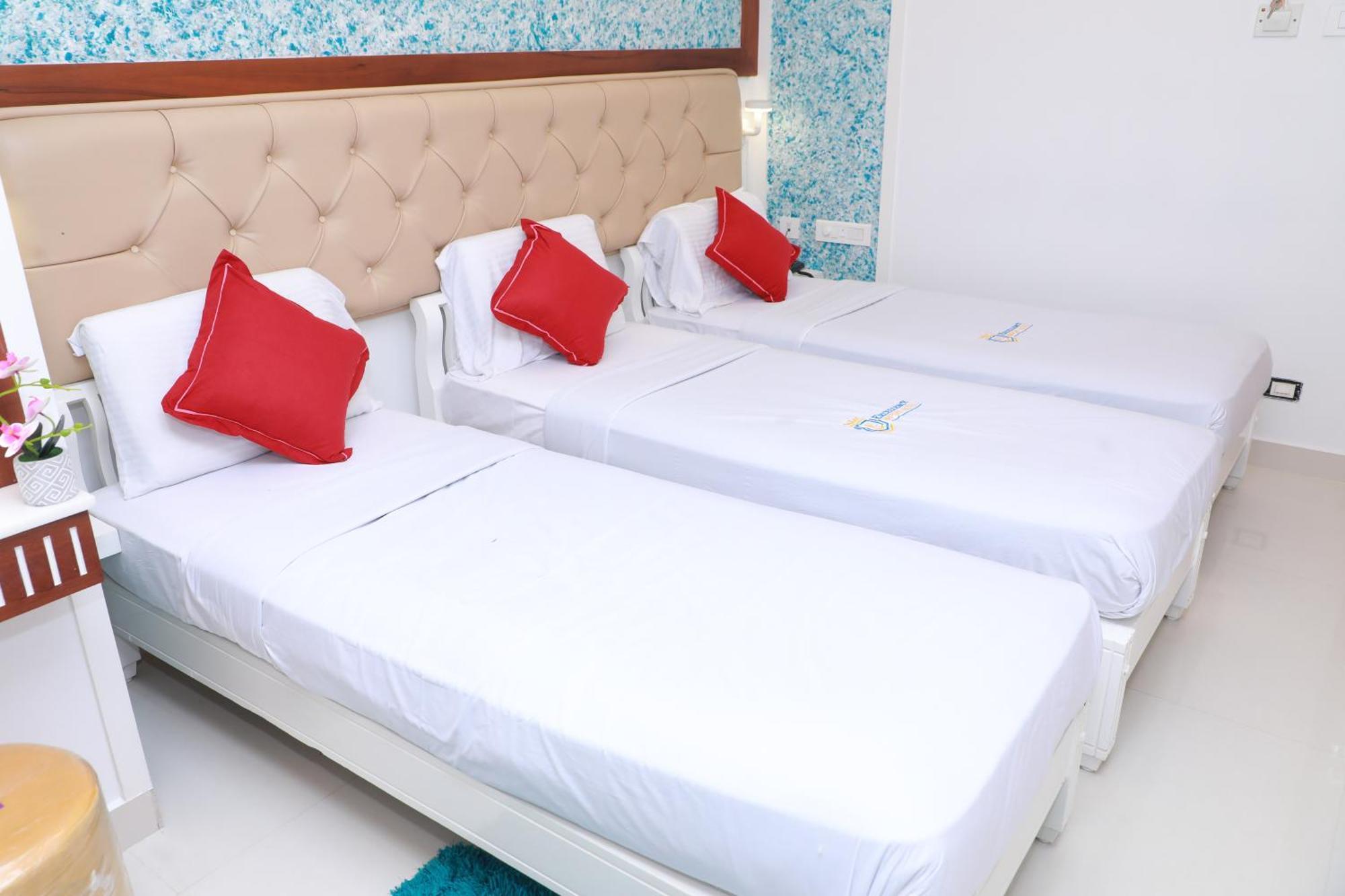 Excellency Airport Hotel Kochi Exterior foto